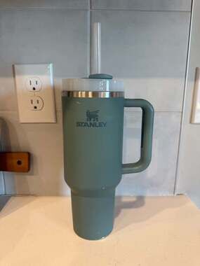 Stanley Quencher H2.0 FlowState Tumbler 40oz Eucalyptus Green
